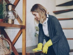 Śmieją się z Polek, że sprzątają po sobie. "To nie kompleks, tylko dobre wychowanie"