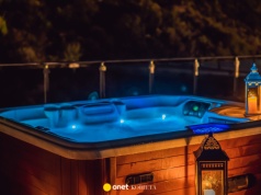 27-letnia Karolina utonęła w jacuzzi. Bała się partnera. "Bił ją, znęcał się nad nią"