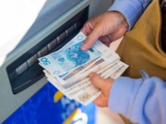 Młodzi Polacy odwracają się od gotówki. Raport nie zostawia złudzeń