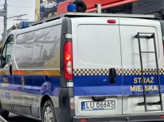 Pożar śmietnika na przystanku przy ul. Filaretów. Szybka reakcja strażników miejskich