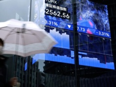 Odreagowanie na rynkach, polityczny szczyt w Chinach, konferencja szefa NBP