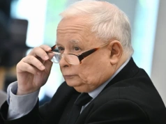 Jarosław Kaczyński jako larwa. PiS oburzone po wystawie w PE