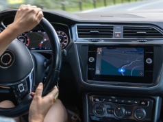 Większość kierowców używa klimatyzacji źle. Ten przycisk może działać na twoją korzyść