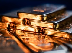 Złoto nadal drożeje pomimo umocnienia dolara