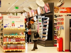 7 na 10 Polaków robi to samo. Ukryty nawyk, który pozwala przetrwać drożyznę