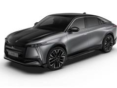 Nowy DS N°8 Pallas Black Edition 2026 wjeżdża na rynek. Luksusowa limuzyna ze stylowym wnętrzem