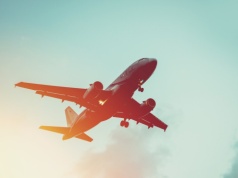 Naloty na Iran blokują powrót tysięcy Polaków. Co z pracą po urlopie?