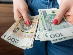 Polacy coraz więcej oszczędzają. Na co? 