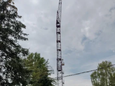 Wieża bungee przy al. Pokoju może być samowolą budowlaną. Miasto przyznaje, że nie ma pozwolenia