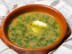 Babcia gotowała na przednówku. Chwasty z ogrodu i resztki z piwnicy syciły na długo