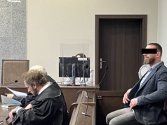 Mecenas od „trumny na kółkach” ostatecznie skazany. Sąd zmniejszył karę