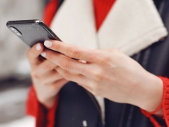 Dlaczego mieszkańcy Radomia coraz częściej rezygnują z kablówki na rzecz Pilot WP w telefonie?