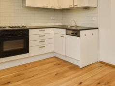 Tych podłóg w kuchni unikaj jak ognia. Są bardzo popularne, a strasznie się rysują