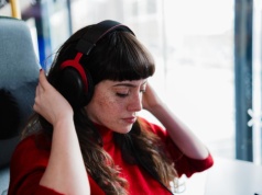 Audiobooki do autobusu. 5 tytułów tak wciągających, że możesz przegapić swój przystanek