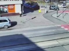 Nawet nie zauważył pieszej. Kierowca Dacii wjechał prosto w kobietę