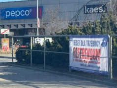 Zniknęły banery o stanowisku PiS w sprawie referendum. Kto je rozwiesił i kto je usunął?