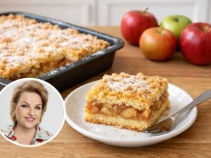 Genialny trik Bosackiej na szarlotkę. Zapomnij o brudzeniu rąk i stolnicy!