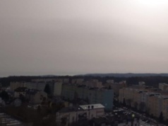 Pył saharyjski leci do Polski. Przykryje niebo, ale niepokoi z innego powodu