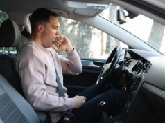 Ten sygnał zmęczenia ignoruje wielu kierowców. Tak możesz uniknąć groźnego mikrosnu