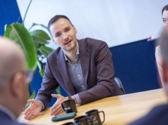 Stworzyliśmy w Allegro system złożony z kilku, jednostkowych agentów AI