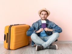 Utknąłeś na urlopie? Tak nie stracisz pracy i wynagrodzenia