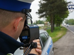 Przez Górki Małe mknął 105/h. Drogówka też tam była