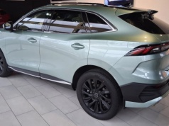 Przecenili go do 114 800 zł, bo długo stał w salonie. Ten SUV ma silnik Mitsubishi 1.5 T-GDi