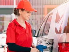 Zarobki na stacjach paliw w 2026. Tyle płacą Orlen, BP, Shell i Circle K