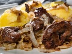 Zalej nim wątróbkę i mocz przez noc. Pozbędziesz się goryczy, będzie bardziej kremowa