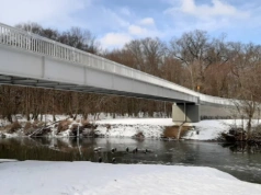 Nowa kładka nad Widawą czeka na łącznik od strony gminy