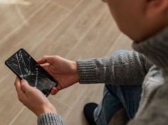 Psujesz telefon i nawet o tym nie wiesz. Unikaj 7 głównych i głupich błędów