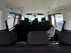 Wielki Hyundai przeceniony o 43 000 zł. To 225-konna hybryda z 9-osobowym wnętrzem i 3-strefową klimatyzacją