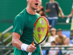 Tenis ziemny: Udane rozpoczęcie Kamila Majchrzaka.