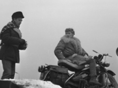 Historia jednej fotografii z Bazy Zdjęć PAP: Wajda posadził Olbrychskiego na Harleyu