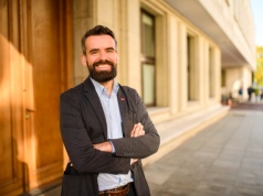 Bartosz Grucela (Razem): To żałosne, że nie da się dojechać koleją do Mrągowa czy Mikołajek