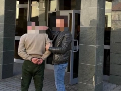 Odebrał pieniądze od seniora oszukanego metodą na policjanta. Zatrzymali go jeleniogórscy kryminalni