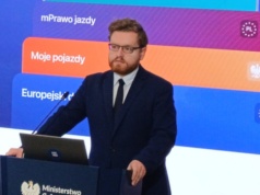 Zakaz social mediów dla dzieci. Standerski: Lewica czeka z oceną