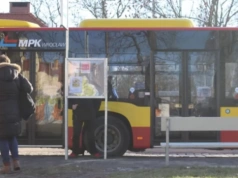 Co piąty autobus we Wrocławiu przyjeżdża spóźniony. Za stanie w korku płacą pasażerowie