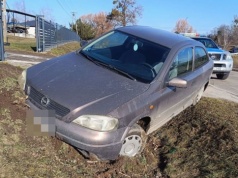 Pijany kierowca chciał uciec przed policjantami. W Telatynie wjechał do rowu