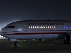 Polacy ewakuowani z Bliskiego Wschodu wylądowali w Warszawie. "Witajcie w domu". Jest film z lotniska