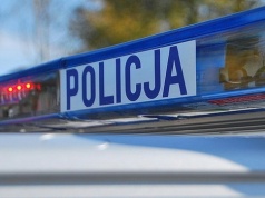 Poważny wypadek na DK 94. Dachowanie auta i ranni, droga całkowicie zablokowana