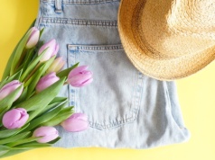 Te jeansy będą hitem wiosny. Szukaj w sieciówkach, zanim wszystkie wykupią