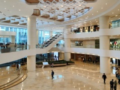 Po wyburzeniu znanej galerii handlowej zapowiadano nową inwestycję. Teraz niespodzianka