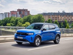 Bezkluczykowy rozruch, funkcja podgrzewania i świeży kolor: Opel Frontera teraz jeszcze bardziej wszechstronny