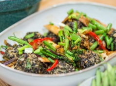 Mięsa nie ma, a smak i tak zachwyca. Klopsiki pieczarkowe polecają się na wiosenny obiad