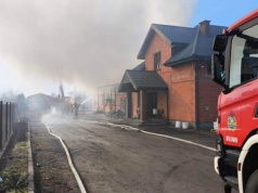 Rozległy pożar pod Warszawą. Spłonął zakład stolarski