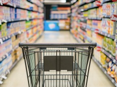 Gdzie najtaniej zrobić weekendowe zakupy – najnowsze dane z marketów