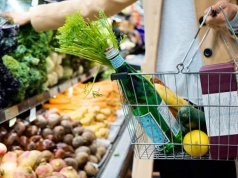 UE nie zgadza się na „wegańskiego” kurczaka. Roślinny burger zostaje w sklepach