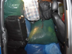 Policja zatrzymała trzy kobiety za kradzieże w sklepach. Ojciec był ich paserem