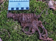 Destrukt kieszonkowej broni palnej- Rewolwer British Bull Dog odnaleziony w lesie (GALERIA)